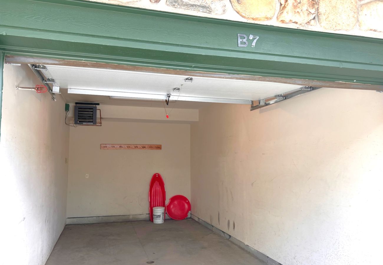 Condominium in Breckenridge - Ski-In 4 O'clock Run Walk to Main St Hot Tub Play!