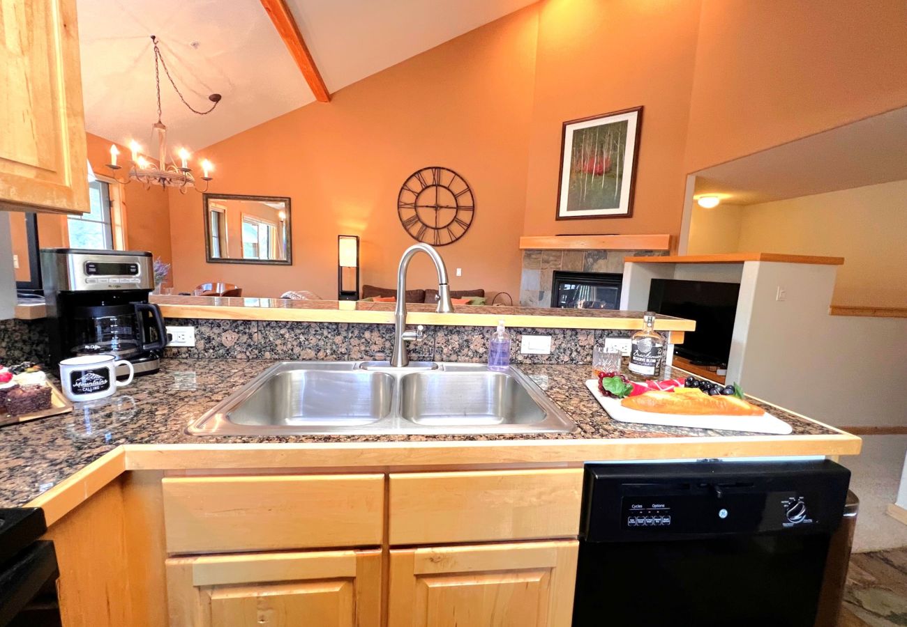 Condominium in Breckenridge - Ski-In 4 O'clock Run Walk to Main St Hot Tub Play!