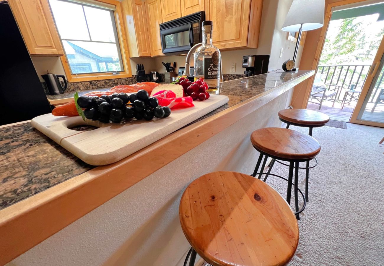 Condominium in Breckenridge - Ski-In 4 O'clock Run Walk to Main St Hot Tub Play!