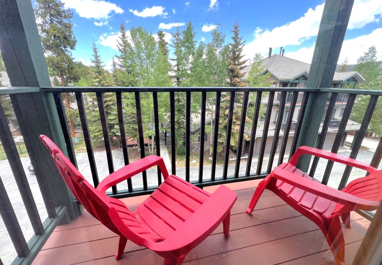 Condominium in Breckenridge - Ski-In 4 O'clock Run Walk to Main St Hot Tub Play!