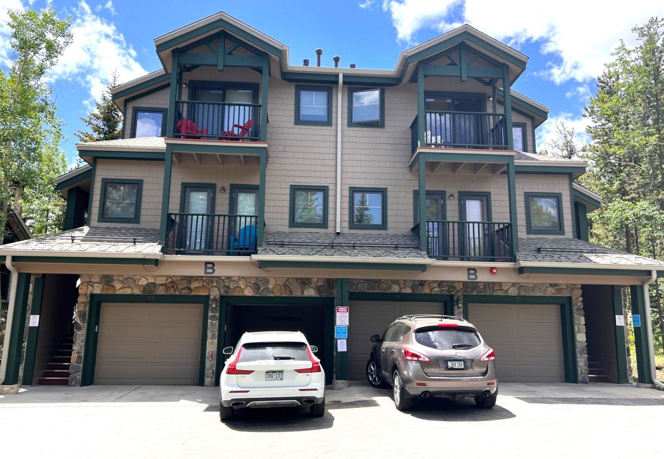 Condominium in Breckenridge - Ski-In 4 O'clock Run Walk to Main St Hot Tub Play!