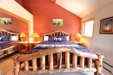 Condominium in Breckenridge - Ski-In 4 O'clock Run Walk to Main St Hot Tub Play! Condominium in Breckenridge - Ski-In 4 O'clock Run Walk to Main St Hot Tub Play!
