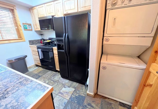 Condominium in Breckenridge - Twin Elk Mount Lincoln Condo • Ski-In • Hot Tub • Walk to Main St!  Condominium in Breckenridge - Twin Elk Mount Lincoln Condo • Ski-In • Hot Tub • Walk to Main St!