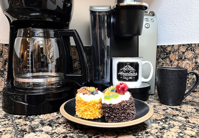 Condominium in Breckenridge - Twin Elk Mount Lincoln Condo • Ski-In • Hot Tub • Walk to Main St!  Condominium in Breckenridge - Twin Elk Mount Lincoln Condo • Ski-In • Hot Tub • Walk to Main St!