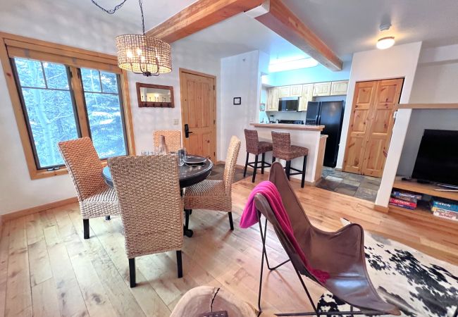 Condominium in Breckenridge - Twin Elk Mount Lincoln Condo • Ski-In • Hot Tub • Walk to Main St!  Condominium in Breckenridge - Twin Elk Mount Lincoln Condo • Ski-In • Hot Tub • Walk to Main St!