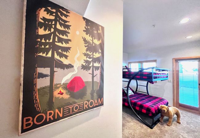 Condominium in Breckenridge - Twin Elk Mount Lincoln Condo • Ski-In • Hot Tub • Walk to Main St!  Condominium in Breckenridge - Twin Elk Mount Lincoln Condo • Ski-In • Hot Tub • Walk to Main St!