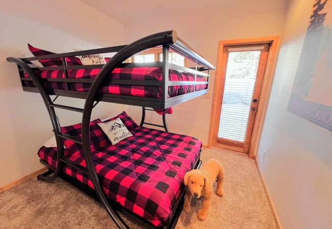 Condominium in Breckenridge - Twin Elk Mount Lincoln Condo • Ski-In • Hot Tub • Walk to Main St!  Condominium in Breckenridge - Twin Elk Mount Lincoln Condo • Ski-In • Hot Tub • Walk to Main St!