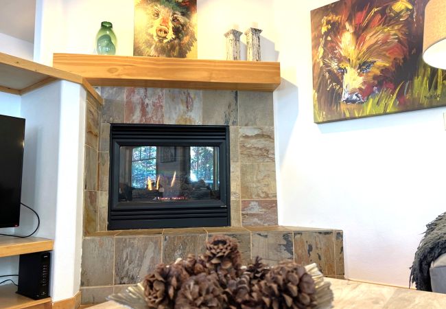 Condominium in Breckenridge - Twin Elk Mount Lincoln Condo • Ski-In • Hot Tub • Walk to Main St!  Condominium in Breckenridge - Twin Elk Mount Lincoln Condo • Ski-In • Hot Tub • Walk to Main St!