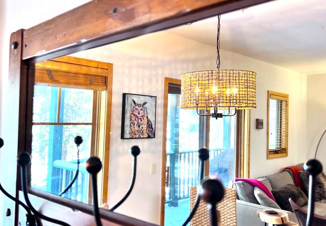 Condominium in Breckenridge - Twin Elk Mount Lincoln Condo • Ski-In • Hot Tub • Walk to Main St!  Condominium in Breckenridge - Twin Elk Mount Lincoln Condo • Ski-In • Hot Tub • Walk to Main St!