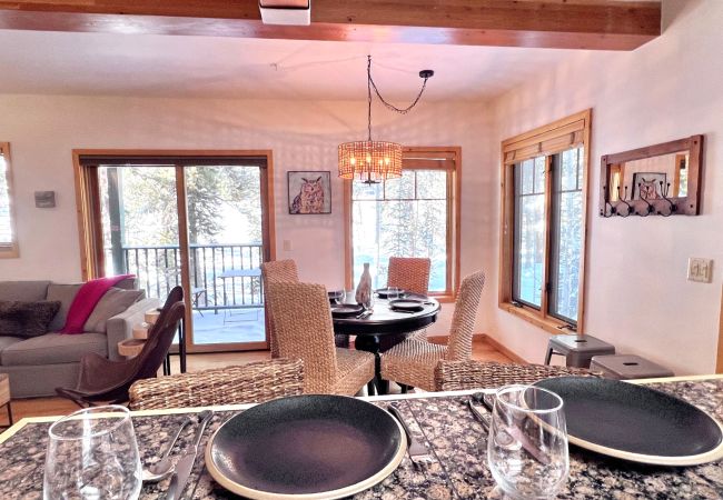 Condominium in Breckenridge - Twin Elk Mount Lincoln Condo • Ski-In • Hot Tub • Walk to Main St!  Condominium in Breckenridge - Twin Elk Mount Lincoln Condo • Ski-In • Hot Tub • Walk to Main St!