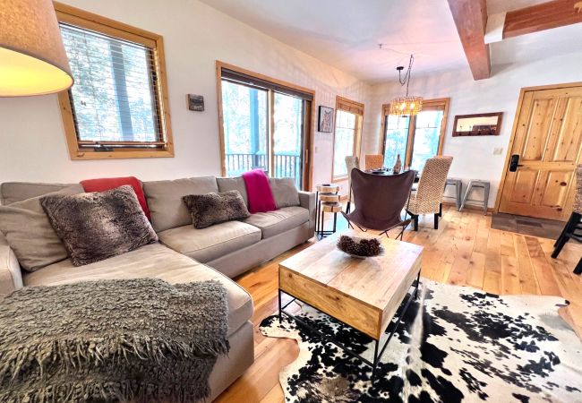 Condominium in Breckenridge - Twin Elk Mount Lincoln Condo • Ski-In • Hot Tub • Walk to Main St!  Condominium in Breckenridge - Twin Elk Mount Lincoln Condo • Ski-In • Hot Tub • Walk to Main St!