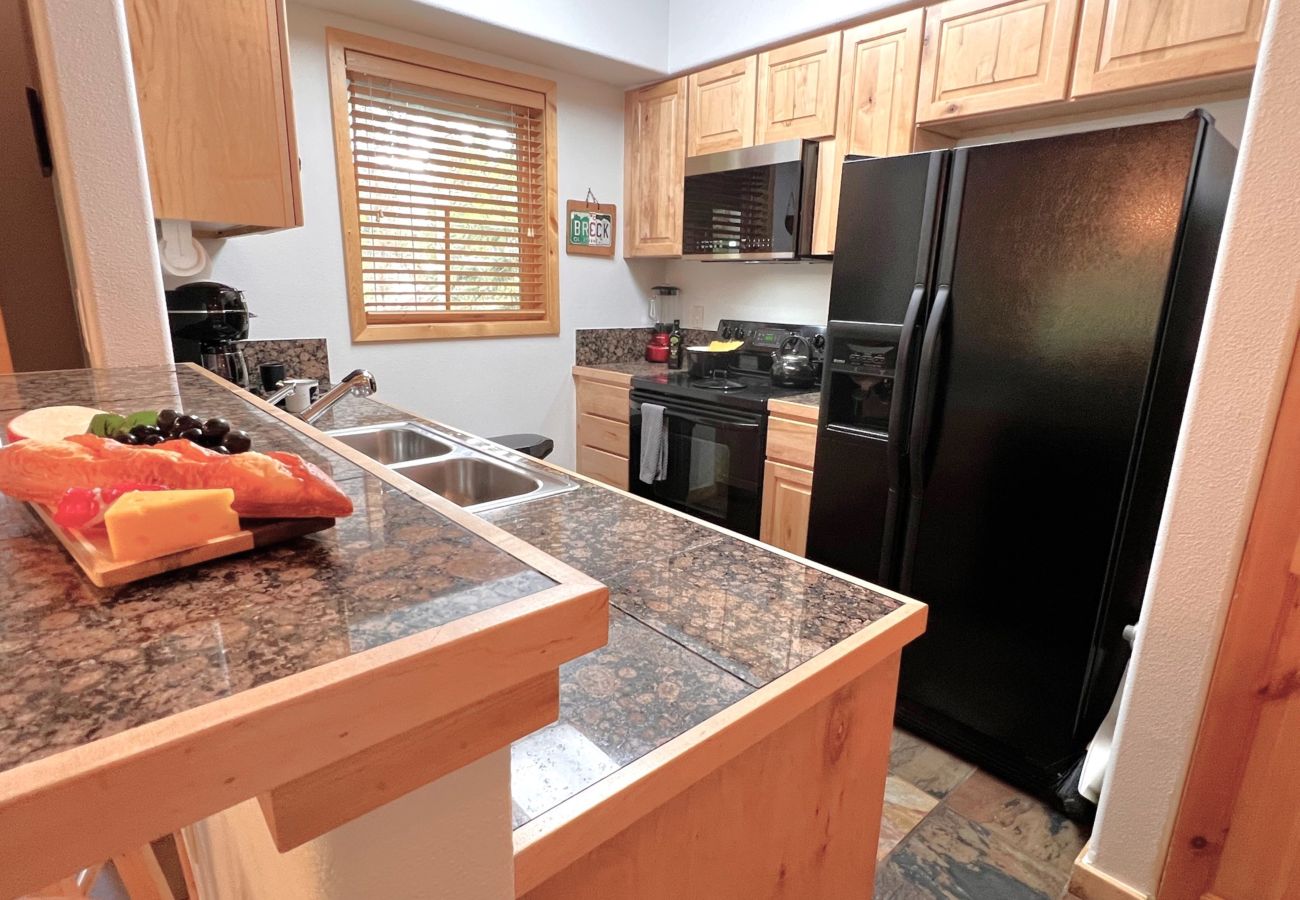 Condominium in Breckenridge - Ski-In 4 O'clock Run Soak-Hot Tub Walk to Main St! 