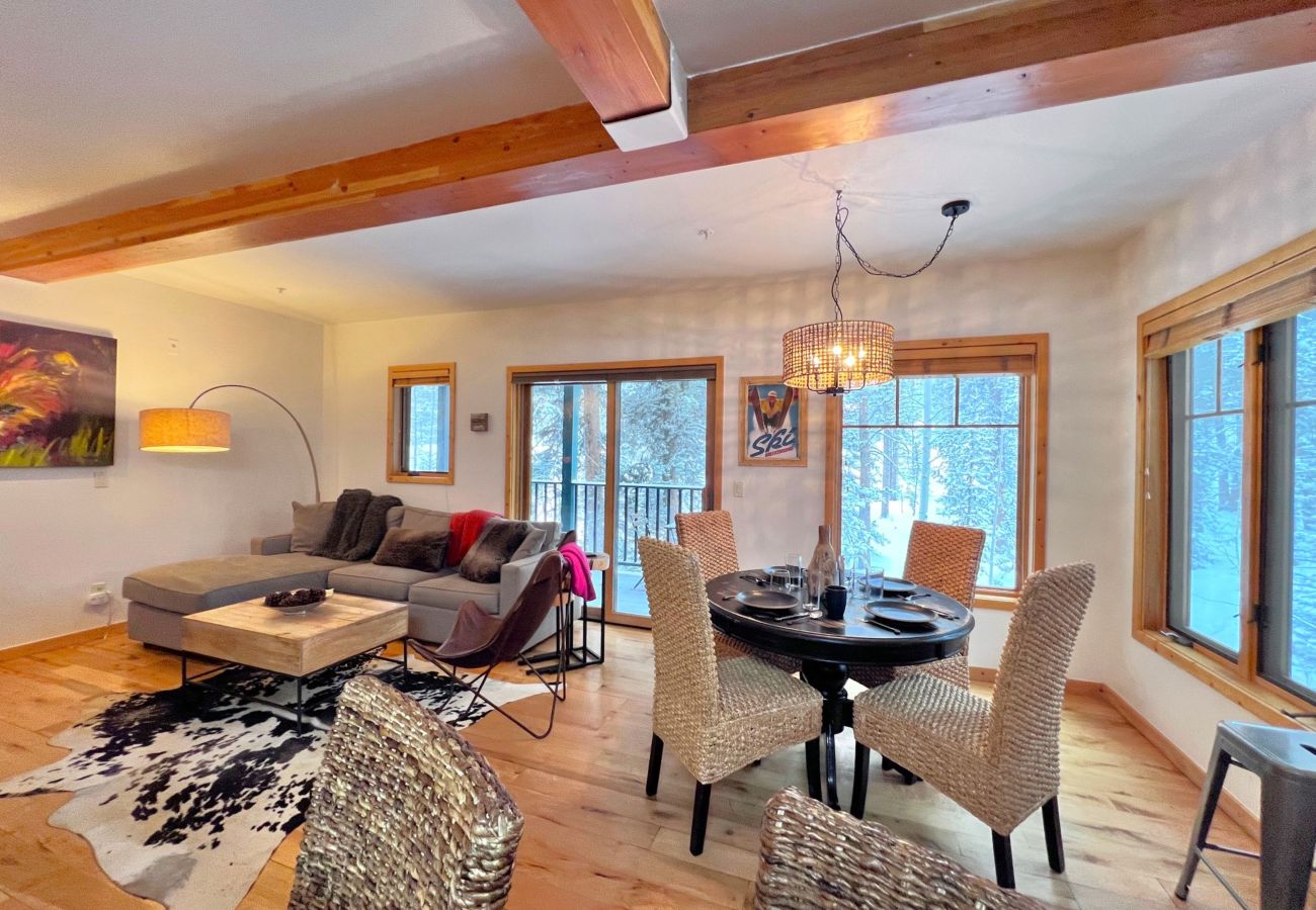 Condominium in Breckenridge - Ski-In 4 O'clock Run Soak-Hot Tub Walk to Main St! 