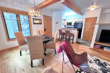 Condominium in Breckenridge - Twin Elk Mount Lincoln Condo • Ski-In • Hot Tub • Walk to Main St!  Condominium in Breckenridge - Twin Elk Mount Lincoln Condo • Ski-In • Hot Tub • Walk to Main St!