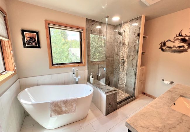 House in Breckenridge - Twin Elk Mount Cameron Condo • Ski-In • Hot Tub • Walk to Town House in Breckenridge - Twin Elk Mount Cameron Condo • Ski-In • Hot Tub • Walk to Town