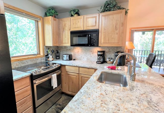 House in Breckenridge - Twin Elk Mount Cameron Condo • Ski-In • Hot Tub • Walk to Town House in Breckenridge - Twin Elk Mount Cameron Condo • Ski-In • Hot Tub • Walk to Town