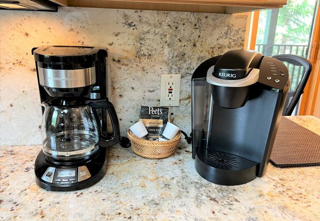 House in Breckenridge - Twin Elk Mount Cameron Condo • Ski-In • Hot Tub • Walk to Town House in Breckenridge - Twin Elk Mount Cameron Condo • Ski-In • Hot Tub • Walk to Town