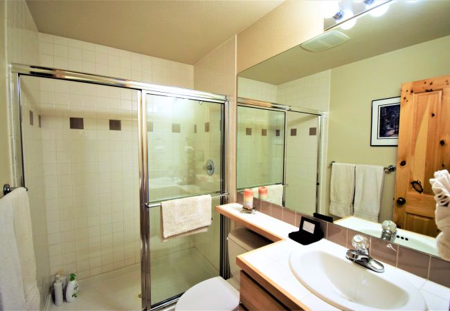 House in Breckenridge - Twin Elk Mount Cameron Condo • Ski-In • Hot Tub • Walk to Town House in Breckenridge - Twin Elk Mount Cameron Condo • Ski-In • Hot Tub • Walk to Town