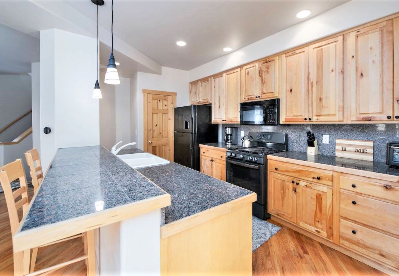 Townhouse in Frisco - Near Main St Frisco + 5 Ski Resorts Come Play+Ski!