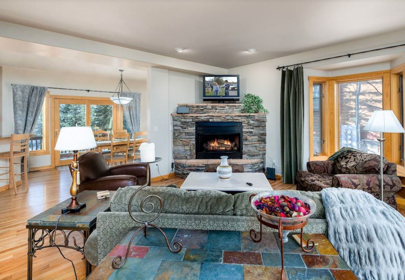 Townhouse in Frisco - Near Main St Frisco + 5 Ski Resorts Come Play+Ski!