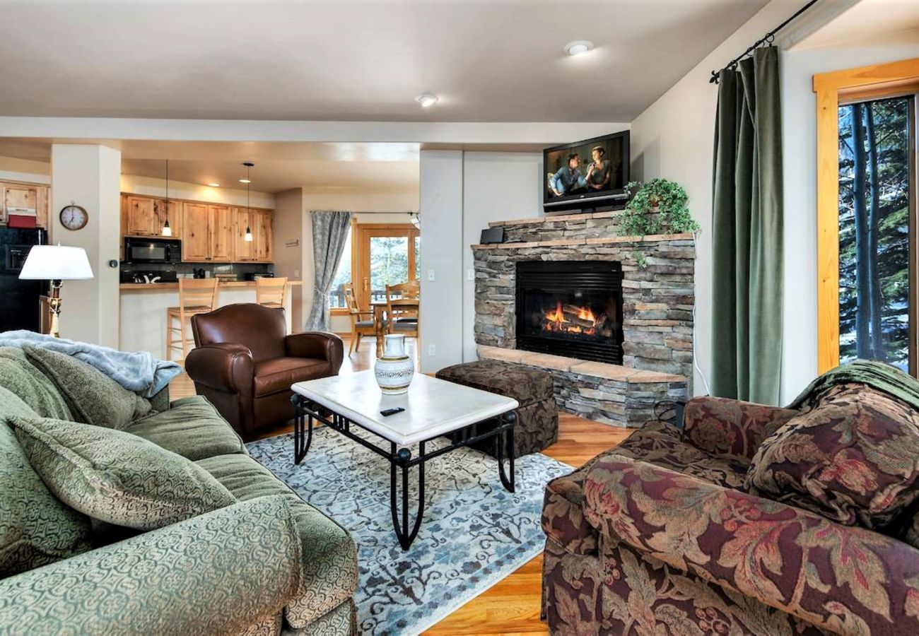 Townhouse in Frisco - Near Main St Frisco + 5 Ski Resorts Come Play+Ski!