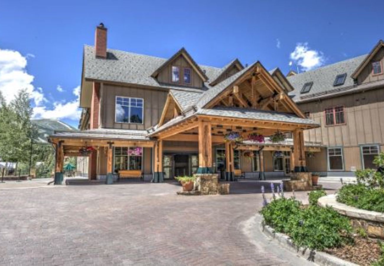 Condominium in Breckenridge - Main St Station Views! Pool+7 Hot Tubs Walk 2 Lift