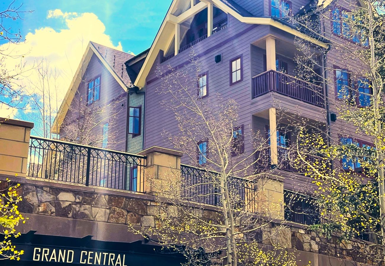 Condominium in Breckenridge - Main St Station Views! Pool+7 Hot Tubs Walk 2 Lift