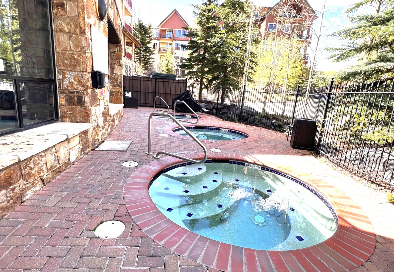 Condominium in Breckenridge - Main St Station Views! Pool+7 Hot Tubs Walk 2 Lift
