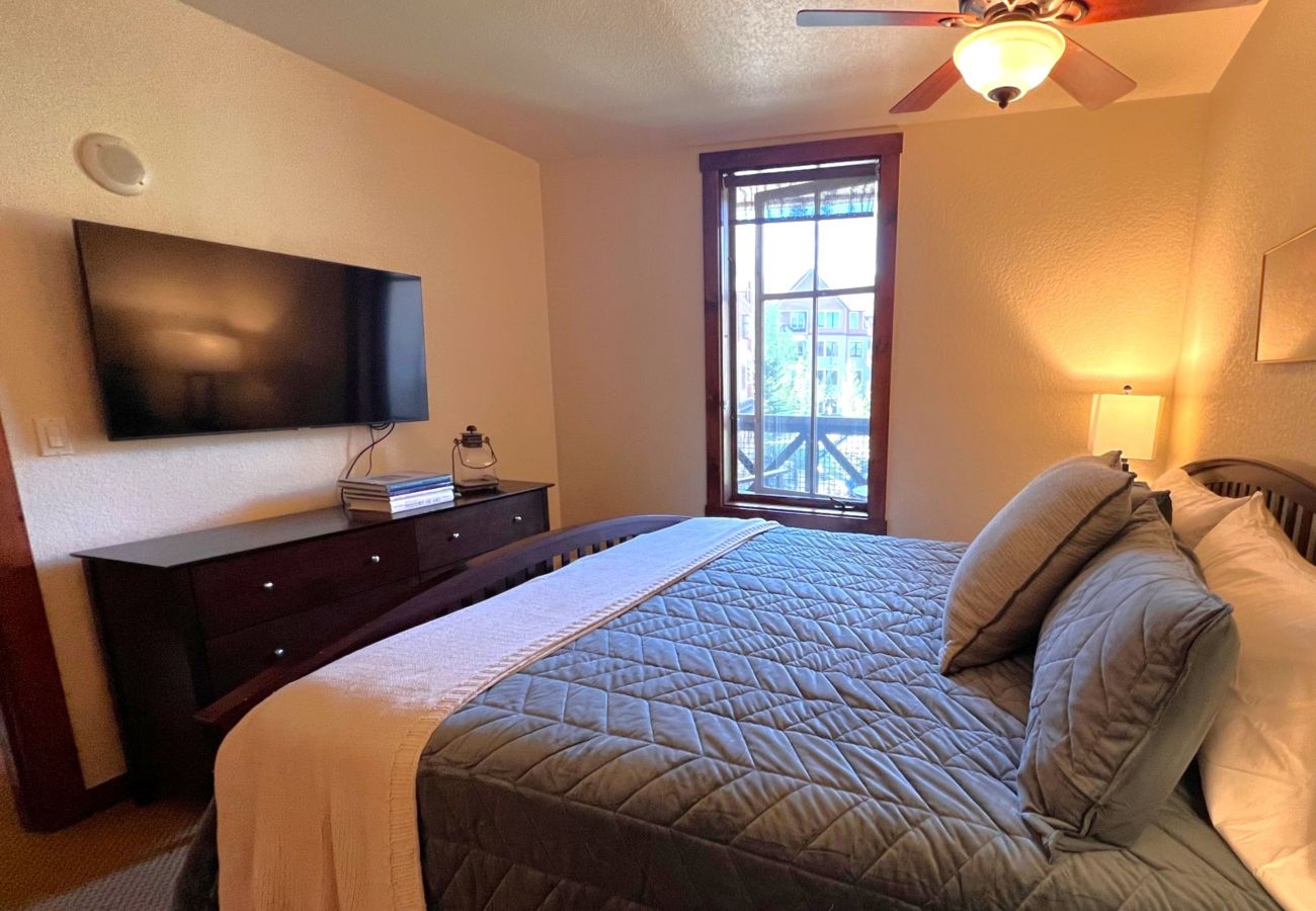 Condominium in Breckenridge - Main St Station Views! Pool+7 Hot Tubs Walk 2 Lift