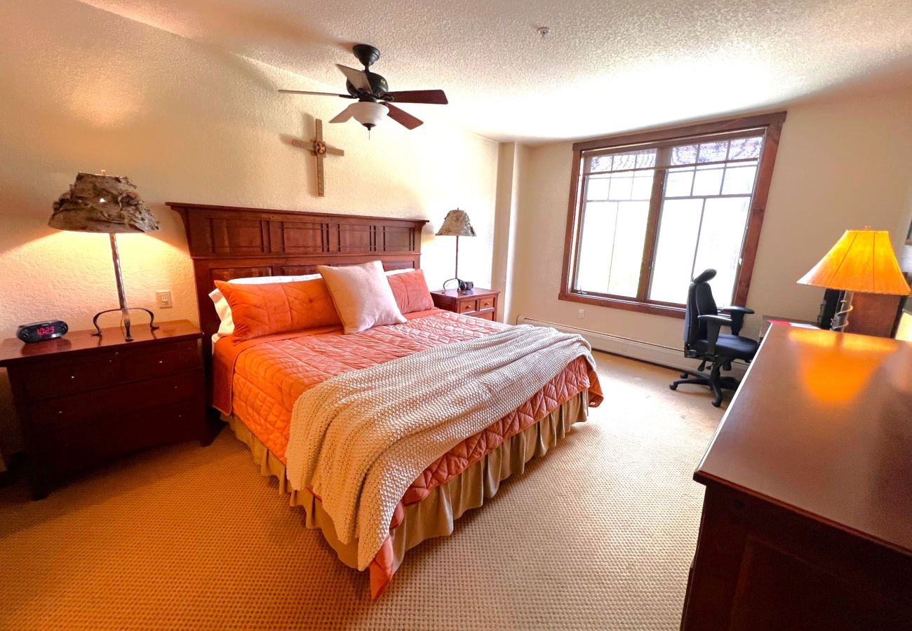 Condominium in Breckenridge - Main St Station Views! Pool+7 Hot Tubs Walk 2 Lift