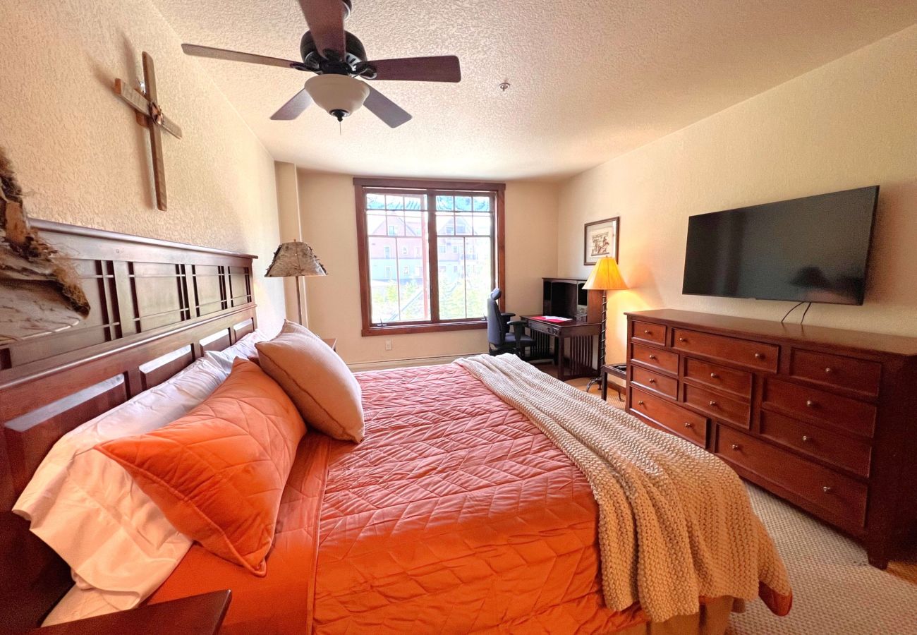 Condominium in Breckenridge - Main St Station Views! Pool+7 Hot Tubs Walk 2 Lift
