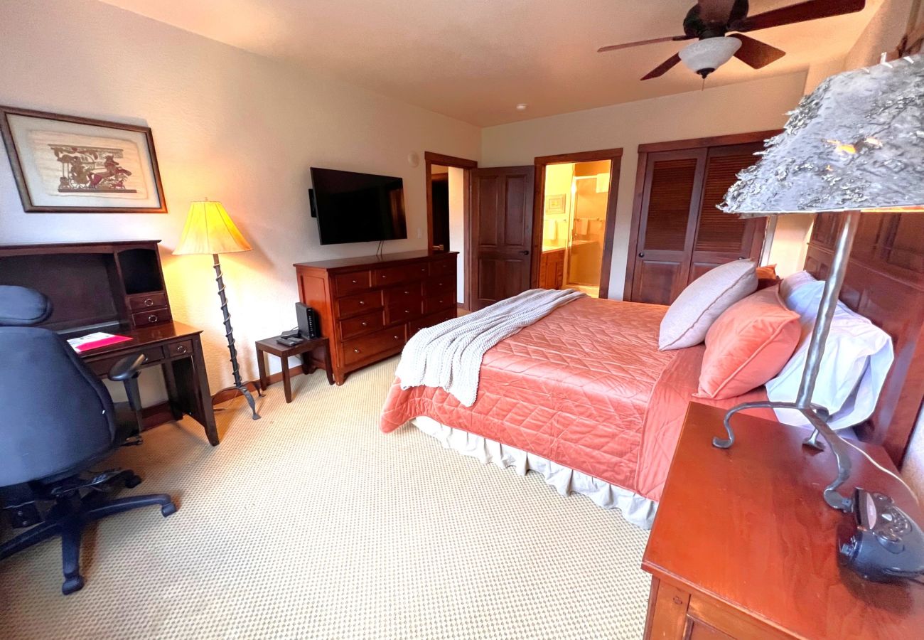 Condominium in Breckenridge - Main St Station Views! Pool+7 Hot Tubs Walk 2 Lift