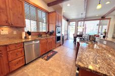 House in Silverthorne - Mtn Views • Dog-Friendly • Ev Charger • Ski/Hike