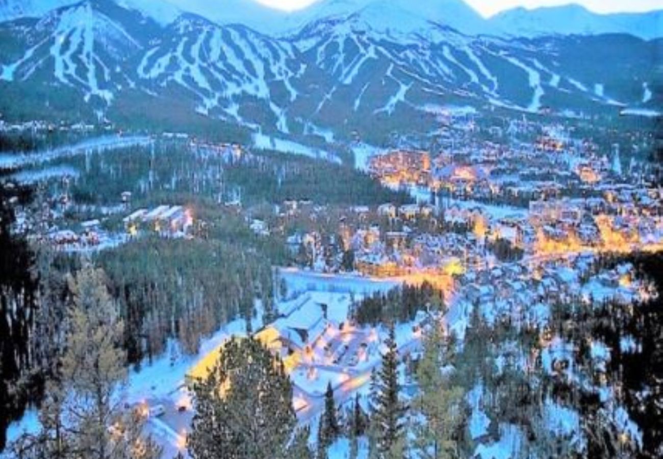 Townhouse in Breckenridge - Cozy Condo FREE Short Shuttle Ride to Ski Breck!