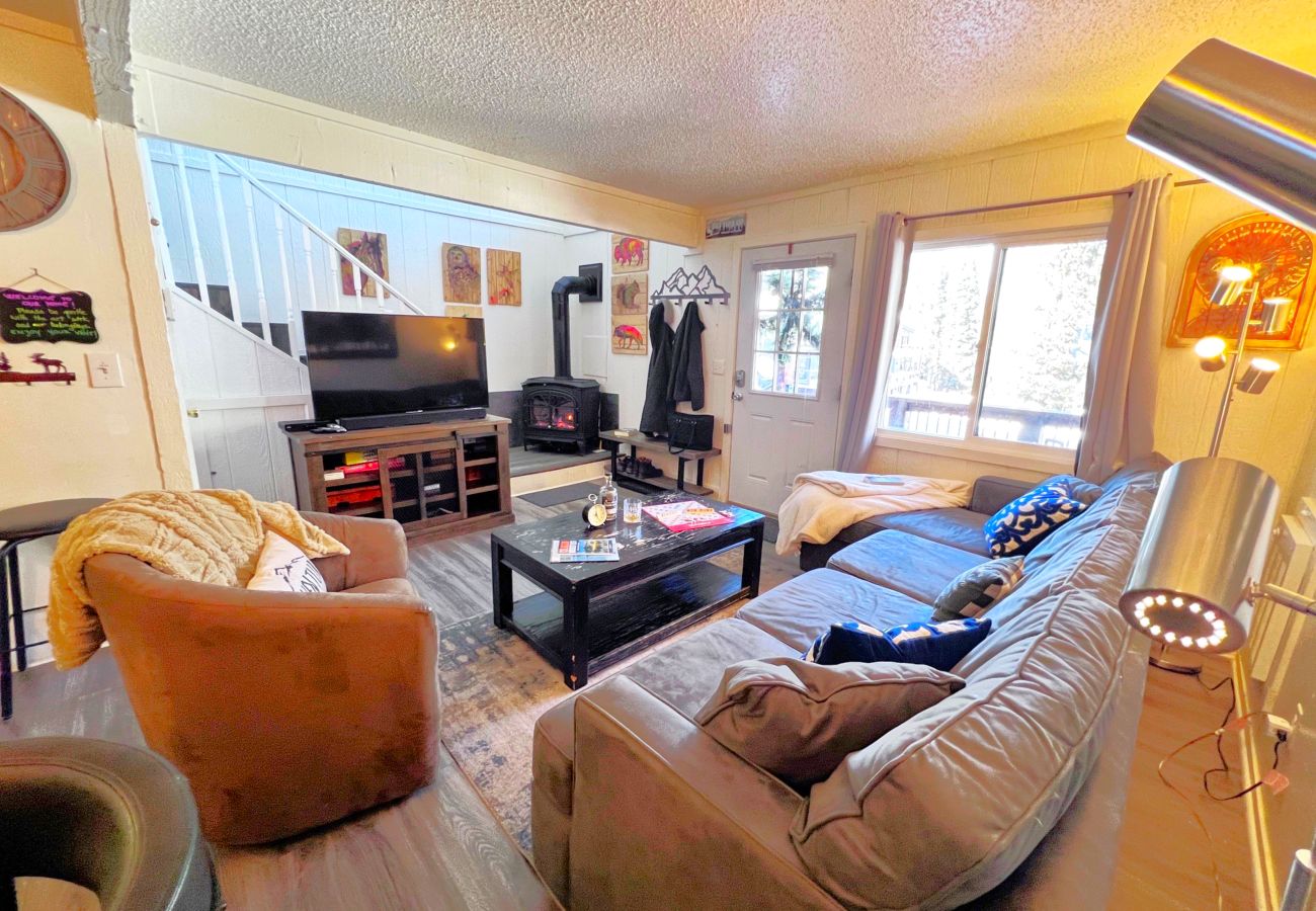 Townhouse in Breckenridge - Cozy Condo FREE Short Shuttle Ride to Ski Breck!