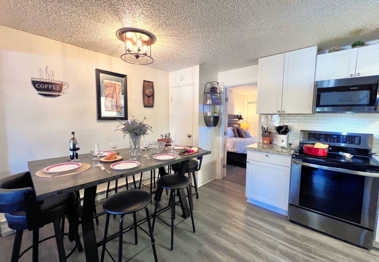 Townhouse in Breckenridge - Cozy Condo FREE Short Shuttle Ride to Ski Breck!