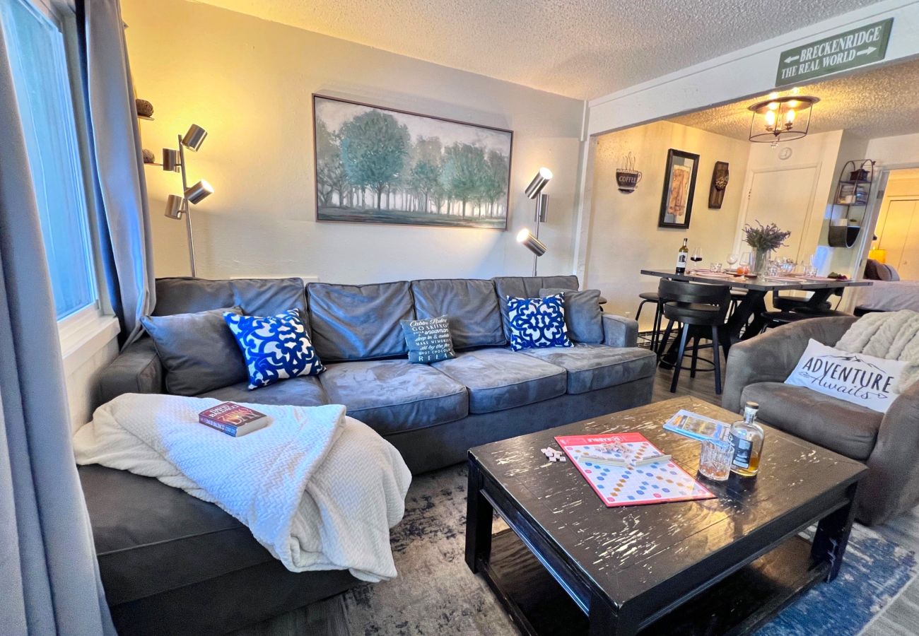 Townhouse in Breckenridge - Cozy Condo FREE Short Shuttle Ride to Ski Breck!