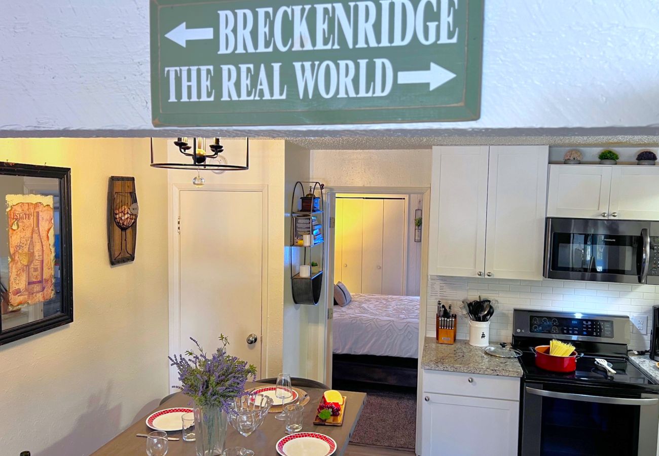 Townhouse in Breckenridge - Cozy Condo FREE Short Shuttle Ride to Ski Breck!