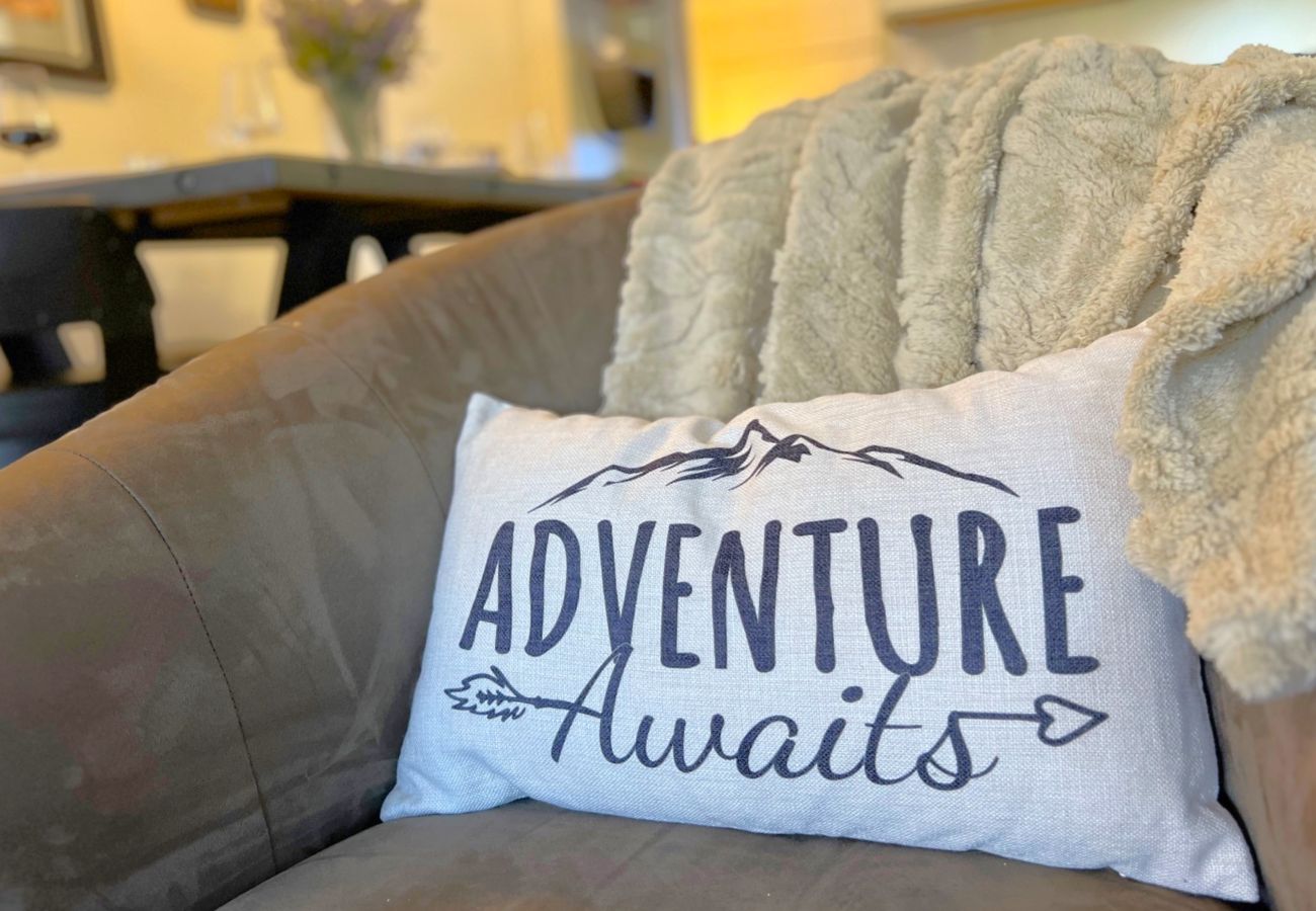 Townhouse in Breckenridge - Cozy Condo FREE Short Shuttle Ride to Ski Breck!