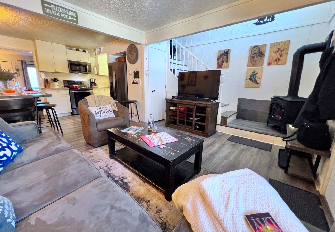 Townhouse in Breckenridge - Cozy Condo FREE Short Shuttle Ride to Ski Breck!