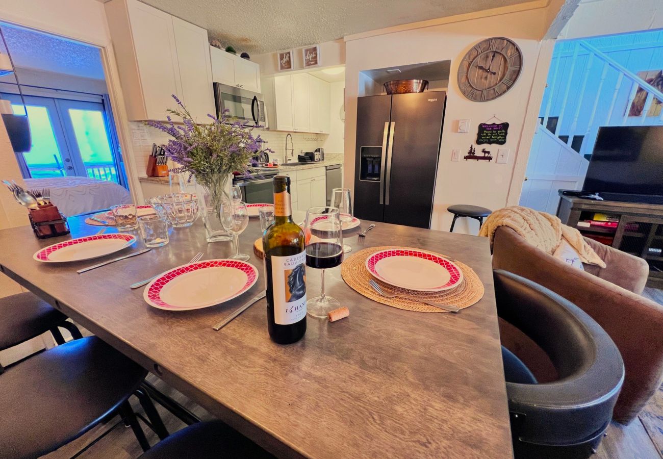 Townhouse in Breckenridge - Cozy Condo FREE Short Shuttle Ride to Ski Breck!
