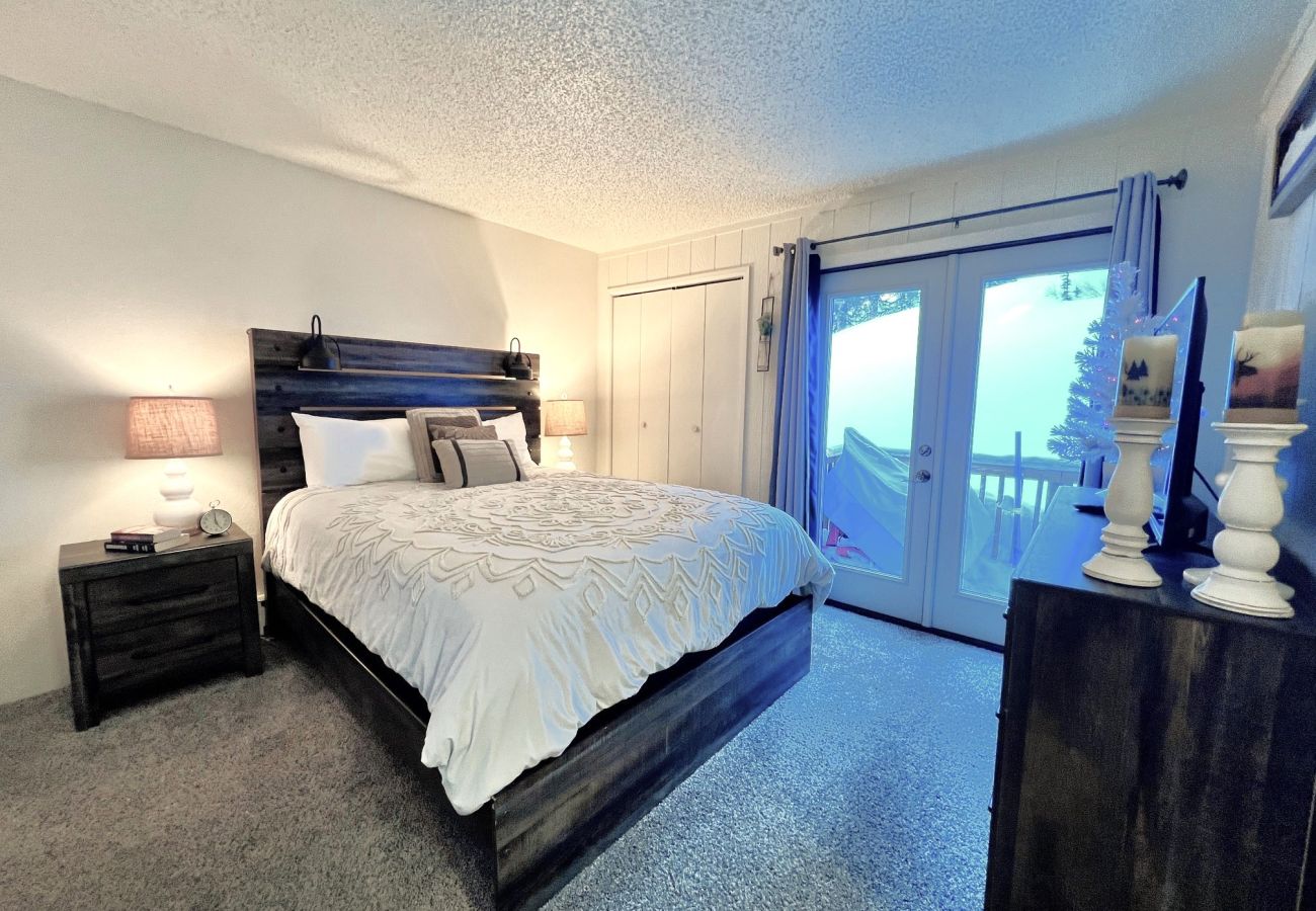 Townhouse in Breckenridge - Cozy Condo FREE Short Shuttle Ride to Ski Breck!