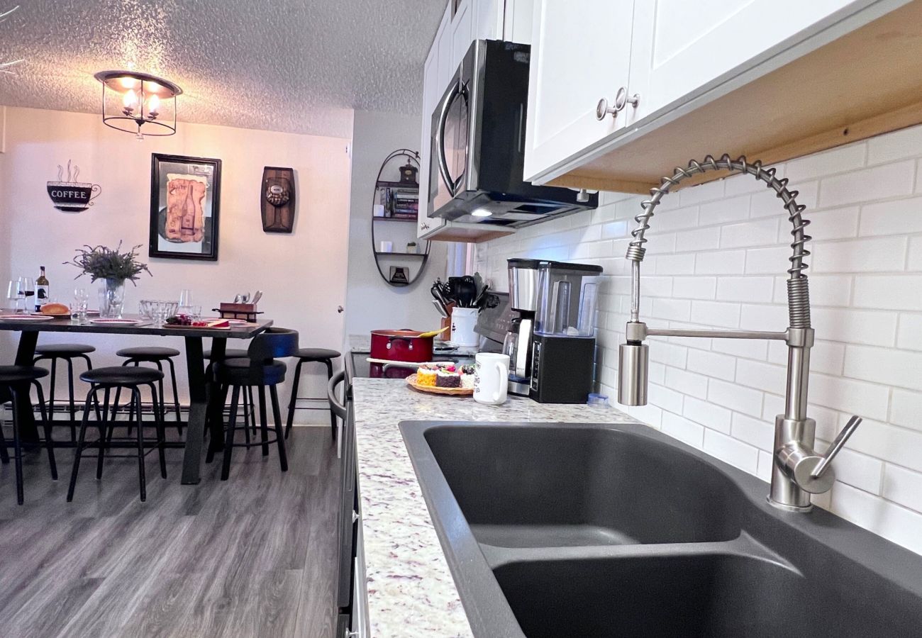 Townhouse in Breckenridge - Cozy Condo FREE Short Shuttle Ride to Ski Breck!