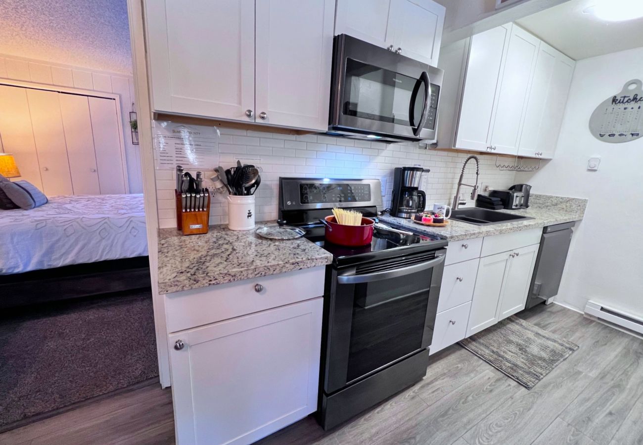 Townhouse in Breckenridge - Cozy Condo FREE Short Shuttle Ride to Ski Breck!