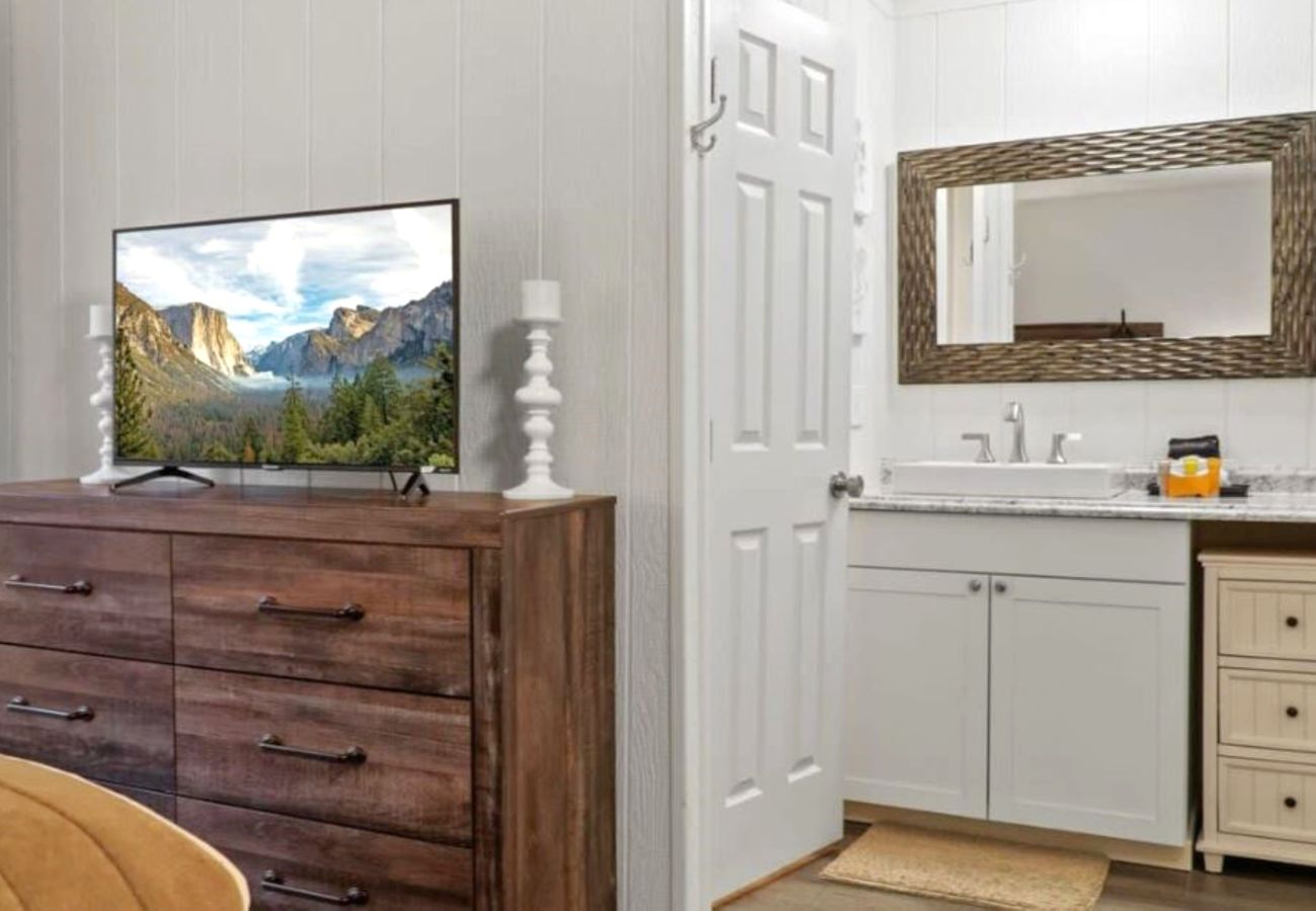 Townhouse in Breckenridge - Cozy Condo FREE Short Shuttle Ride to Ski Breck!