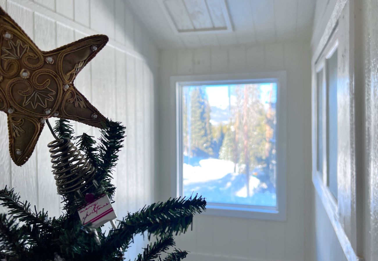 Townhouse in Breckenridge - Cozy Condo FREE Short Shuttle Ride to Ski Breck!