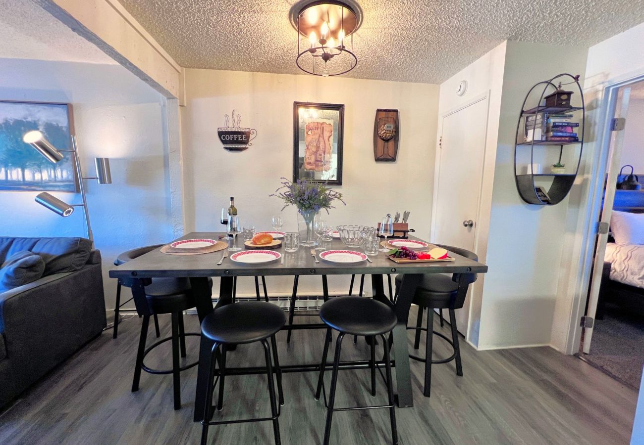 Townhouse in Breckenridge - Cozy Condo FREE Short Shuttle Ride to Ski Breck!