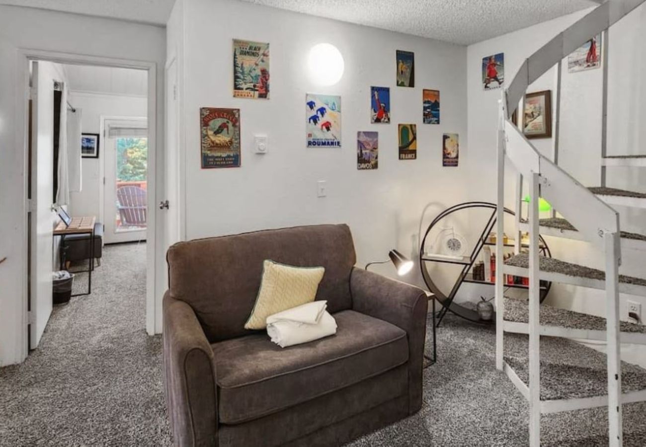 Townhouse in Breckenridge - Cozy Condo FREE Short Shuttle Ride to Ski Breck!