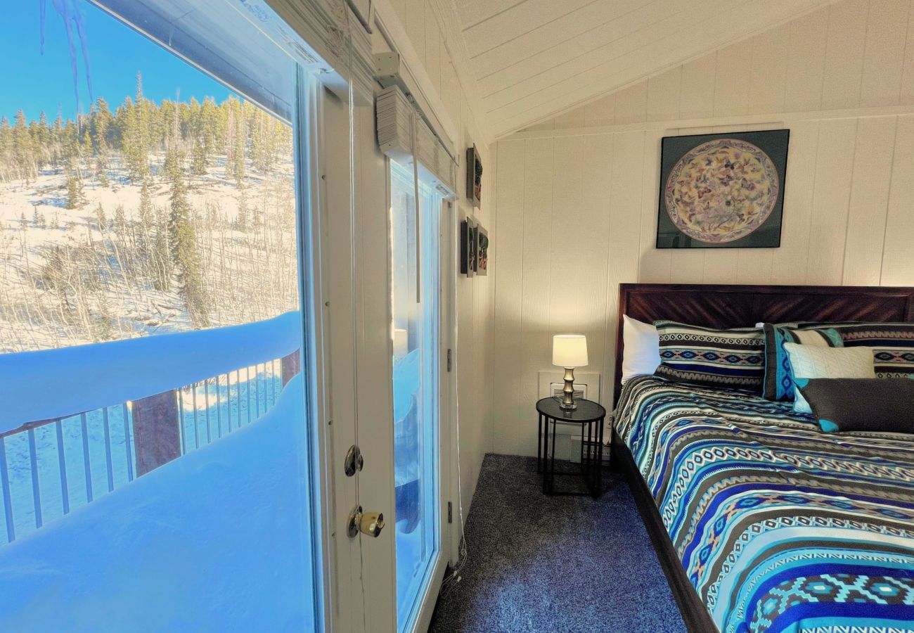 Townhouse in Breckenridge - Cozy Condo FREE Short Shuttle Ride to Ski Breck!