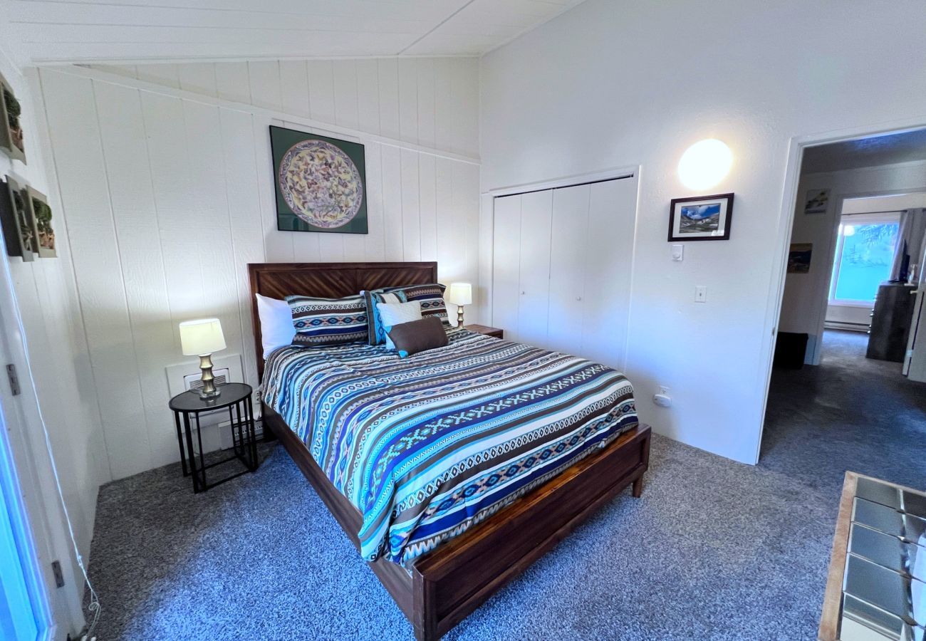 Townhouse in Breckenridge - Cozy Condo FREE Short Shuttle Ride to Ski Breck!